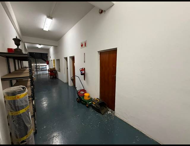 590M² WAREHOUSE TO LET IN SPARTAN